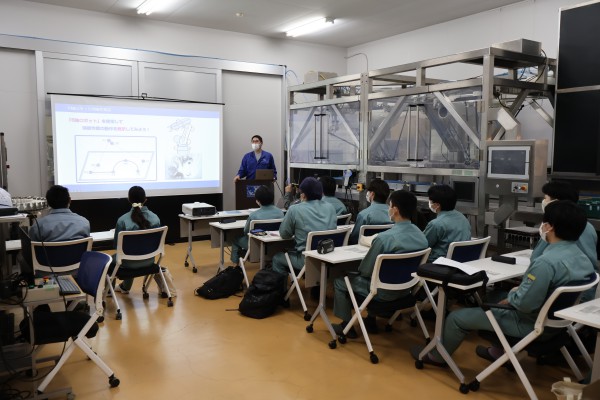 釧路工業高等専門学校様と共同授業を行いました