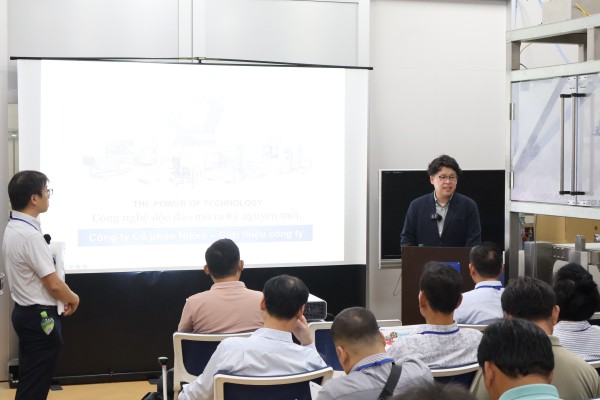 ベトナムの水産業関係者にご来社いただきました。